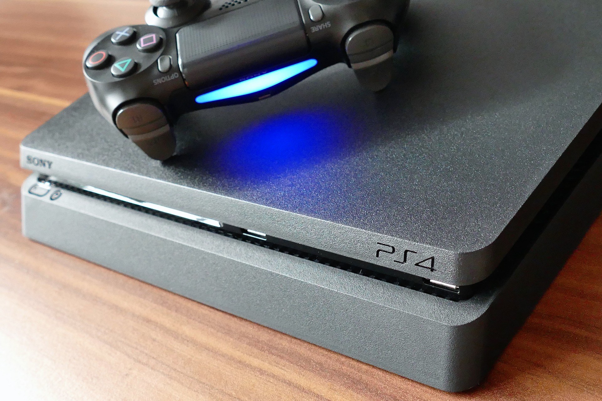 Sony's new PS4 Pro quietly fixes its noise problems - The Verge